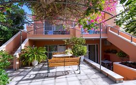 Poseidon Studios & Apartments